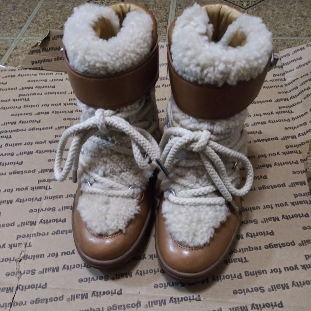 Woman's coach Monroe shearling lace-up wedge boots size 7, color Tan